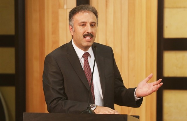 الوزير عساف: اغتيال الصحفي محمد أبو حطب جريمة مركبة تستهدف إسكات الصوت والصورة وطمس الحقيقة