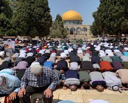 5500 مصلٍ فقط أدوا صلاة الجمعة في الأقصى