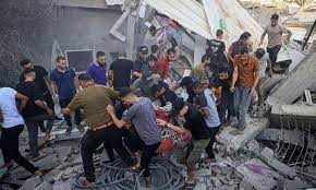 شهداء وجرحى في قصف منازل مواطنين وسط قطاع غزة