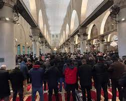 12 ألفا يؤدون صلاة الجمعة فقط بسبب إجراءات الاحتلال