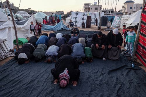 "آكشن إيد": الفلسطينيون محرومون من التمتع بحق العبادة مع بداية شهر رمضان