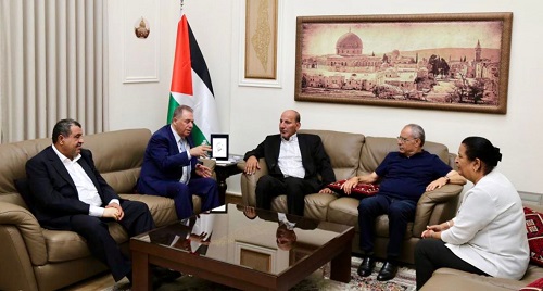 السفير دبور يستقبل قيادة الجبهة الديمقراطية في لبنان بزيارة وداعية