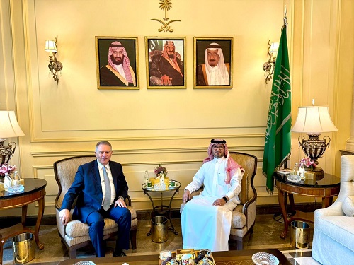 السفير دبور يلتقي السفير السعودي وليد بخاري في زيارة وداعية