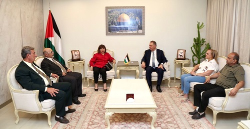 السفير دبور يستقبل جمعية خريجي روسيا وجمعية ال قليلات وفرقة عشاق الاقصى في زيارة وداعية