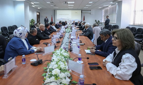 رئيس الوزراء يطلع على الخطط والجاهزية للعمل في قطاع غزة فور وقف العدوان