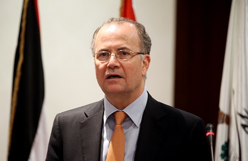 مصطفى يبحث مع نظيره الهولندي تعزيز التعاون المشترك وأهمية الانضمام لآلية التمويل الطارئ لفلسطين