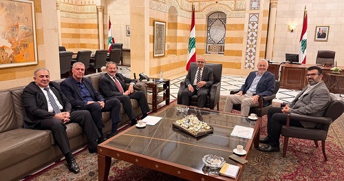 وفد فلسطيني يناقش مع رئيس الحكومة اللبنانية أوضاع اللاجئين ومسار تسليم السلاح داخل المخيمات