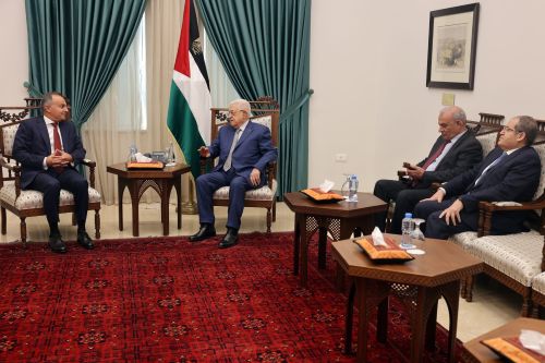 الرئيس يتسلّم دعوة رسمية من الرئيس المصري للمشاركة في افتتاح المتحف المصري