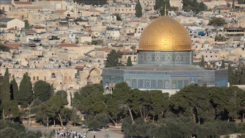 محافظة القدس: الاحتلال يعمّق عزل شمال غرب القدس بتصاريح تماس تمهد لضم صامت