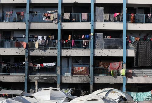 "الأونروا": نحو 75 ألف نازح يحتمون في أكثر من 100 مبنى للوكالة في غزة معظمها متضرر ومكتظ