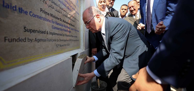 رئيس الوزراء يضع حجر الأساس لمشروع نقاط الربط لنظام تزويد المياه بالجملة في عابود