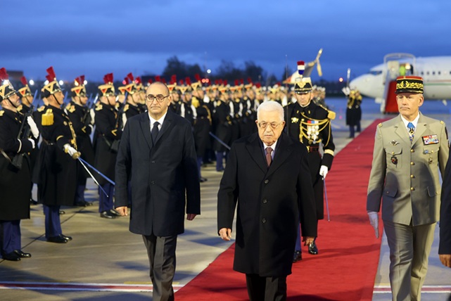 الرئيس يصل فرنسا في زيارة رسمية