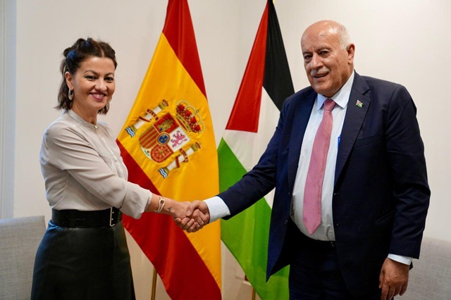 الفريق الرجوب يلتقي وزيرة الشباب والطفولة الإسبانية