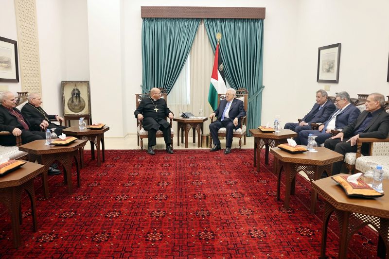 الرئيس يهنئ مطران الكنيسة الإنجيلية اللوثرية في فلسطين والأردن باستلام مهامه