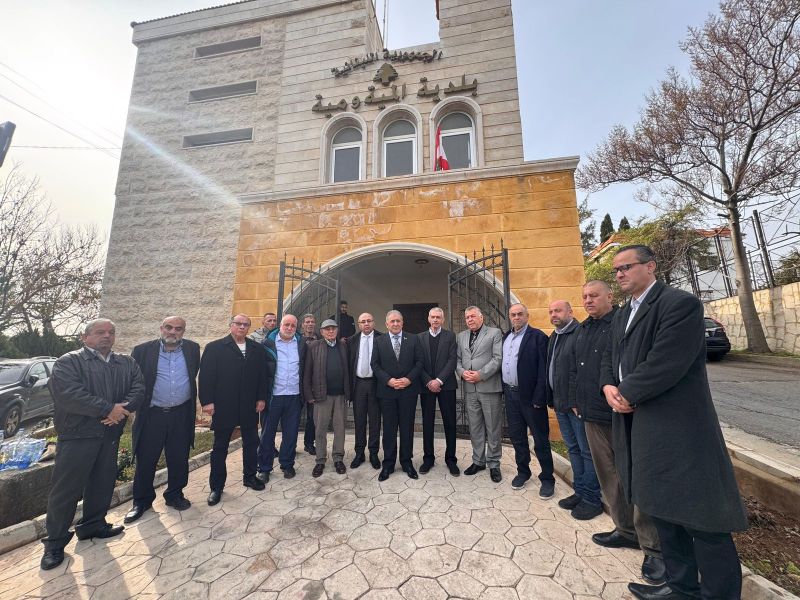 السفير الاسعد يلتقي رئيس بلدية المية ومية والمجلس البلدي