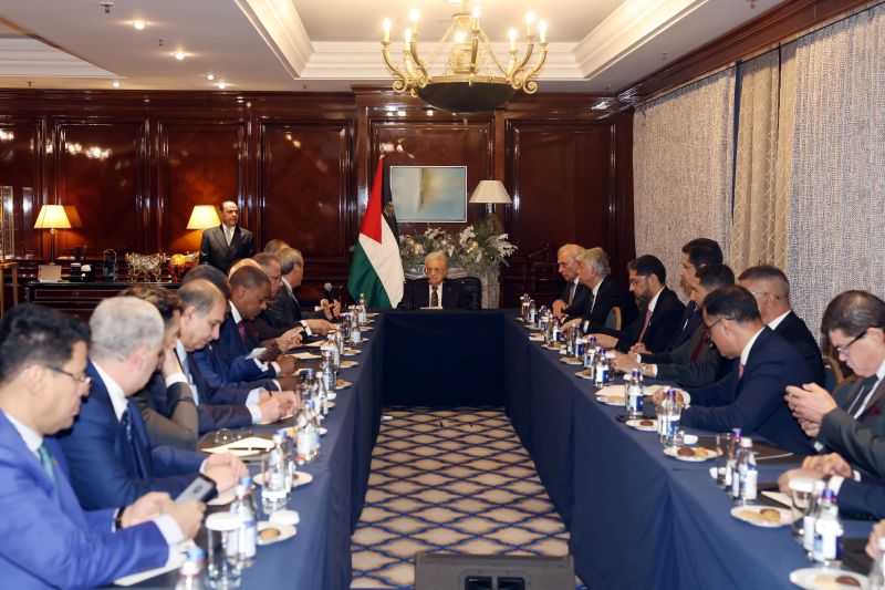 الرئيس يستقبل السفراء العرب المعتمدين لدى روسيا