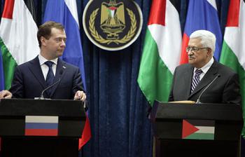 في مؤتمر صحفي مع مدفيديف الرئيس يدعو الرباعية لإصدار قرارات تلزم إسرائيل بالعودة للسلام