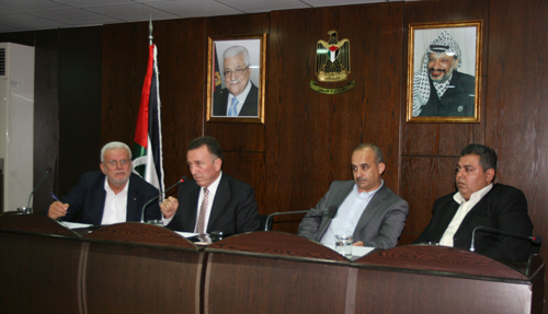 إدارة صندوق الرئيس محمود عباس تستعرض أعمالها مع المستفيدين