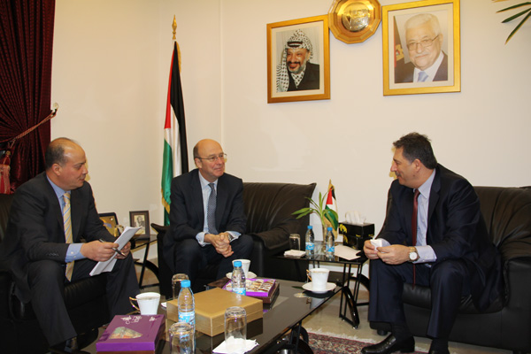 السفير دبور يبحث مع بلاملي اوضاع اللاجئين الفلسطينيين