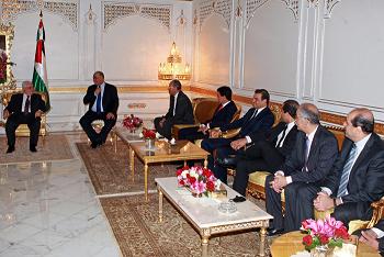 الرئيس يجتمع برؤساء الأحزاب التونسية الممثلة بـ