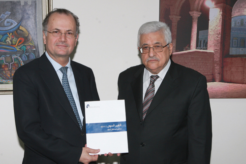 الرئيس يتسلم تقرير صندوق الاستثمار الفلسطيني للعام 2011