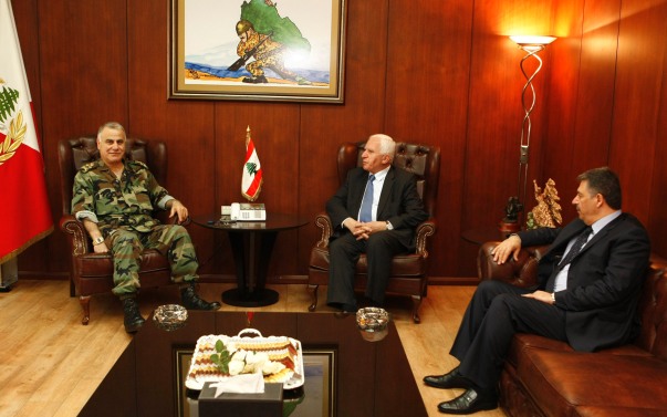 الاحمد يبحث مع قائد الجيش اللبناني ومدير المخابرات اوضاع المخيمات