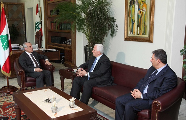 الاحمد يبحث مع الرئيس اللبناني آخر المستجدات