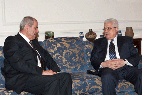 الرئيس يجتمع مع الطراونة ويعرب عن تقديره للأردن على دعمه الكبير لفلسطين