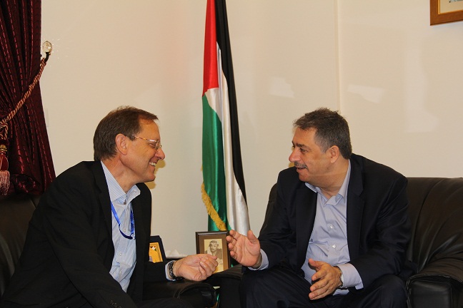 السفير دبور يبحث مع ديفيز اوضاع اللاجئين الفلسطينيين في لبنان