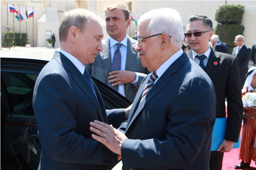 الرئيس يقلد نظيره الروسي وسام نجمة فلسطين