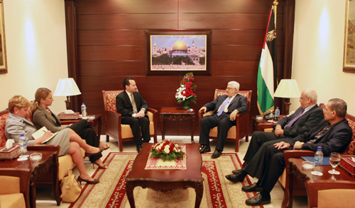الرئيس يستقبل القنصل الأميركي لمناسبة انتهاء مهامه بفلسطين