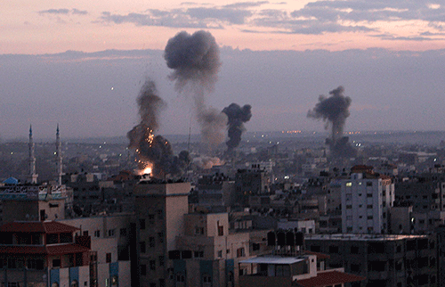 تواصل العدوان على غزة وارتفاع حصيلته إلى 11 شهيدا و120 إصابة