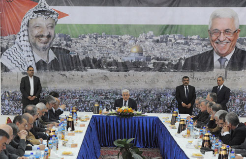 القيادة تبحث في تداعيات العدوان على القطاع وتقرر البقاء بحالة انعقاد دائم