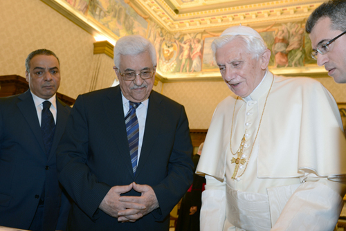 الرئيس يجتمع مع بابا الفاتيكان ويطلعه على انتهاكات الاحتلال