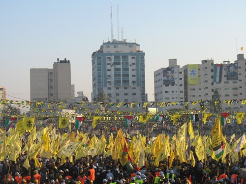 الغزيون يحيون انطلاقة الثورة الـ 48 بمليونية 