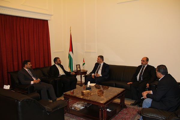 السفير اشرف دبور يستقبل وفدا فلسطينيا اوروبيا