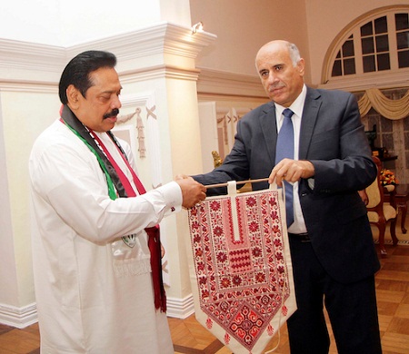 الرجوب يطلع الرئيس السريلانكي على تطورات الأوضاع في فلسطين