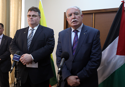 المالكي يطلع نظيره الليتواني على آخر التطورات