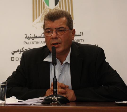 قراقع: على العالم ان يدعم القيادة الفلسطينية والشعب الفلسطيني