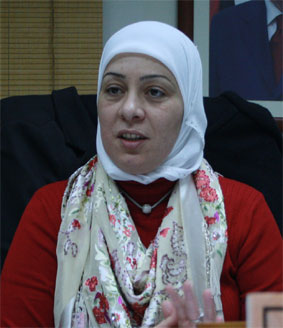 غنام: خلع الاحتلال لحجاب مواطنة مقدسية عار على جبين كل صامت