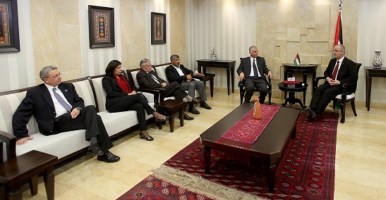 الحمد الله يناقش الموازنة الطارئة مع رؤساء الكتل البرلمانية في التشريعي