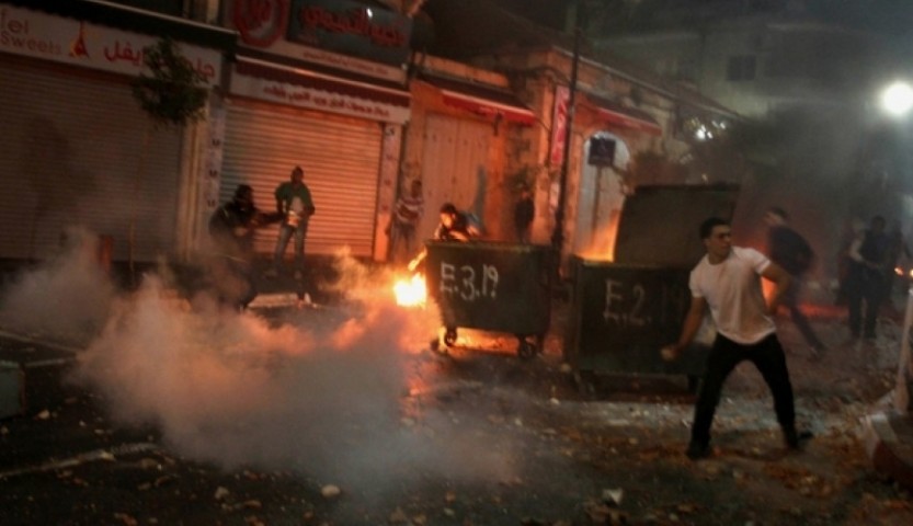 الخليل: إصابات خلال مواجهات واعتداءات مستوطنين واعتقال ثلاثة مواطنين