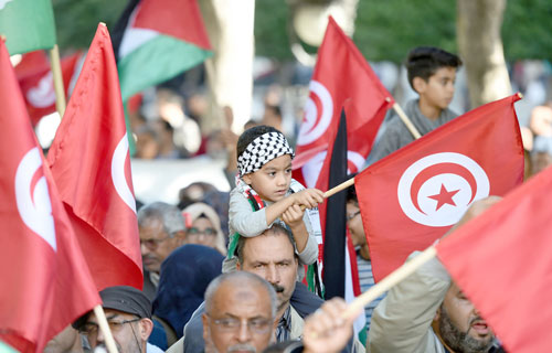 العالم يغني «موطني» .. الحناجر في مواجهة البنادق