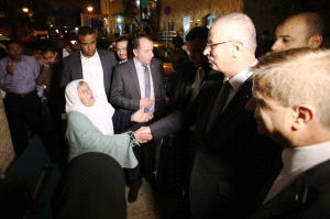 الحمد الله يجري جولة تفقدية مفاجئة لعدد من المؤسسات الحكومية في بيت لحم