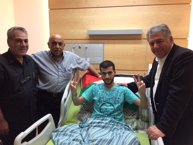 السفير دبور يعود الأسير البطل المحرر مالك القاضي ويطمئن على صحته