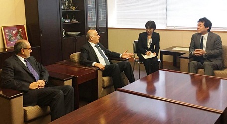 الرجوب يطلع وزير الدولة الياباني للشؤون الخارجية على آخر المستجدات