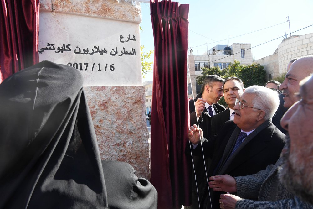 الرئيس يفتتح شارعي المطران كابوتشي ومحمود عباس في بيت ساحور