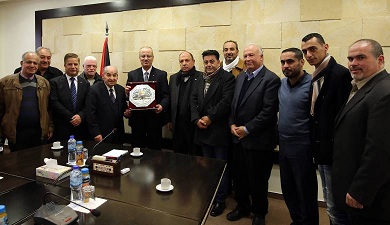 الحمد الله يؤكد دعم الحكومة للقدس ومؤسساتها