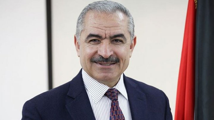 اشتية يسلم رسالة من الرئيس إلى أمير الكويت