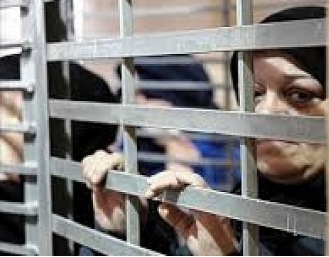 في الثامن من آذار: 56 أسيرة في سجون الاحتلال بينهن 16 قاصرا